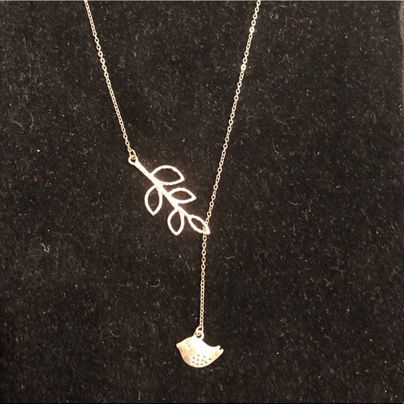 Jewelry - Adjustable bird leaf necklace in gold tone